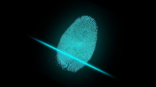 「VPNで隠れたはずが、端末IDで足がついた」——ハッカー逮捕のニュースに、編集部が“匿名化の限界”を考えた朝